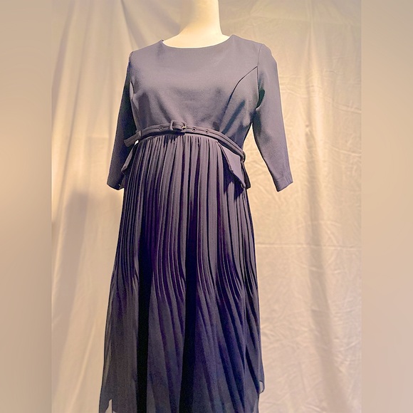 Seraphine Maternity dress. Size 8. LIKE NEW CONDITION. - Picture 2 of 5